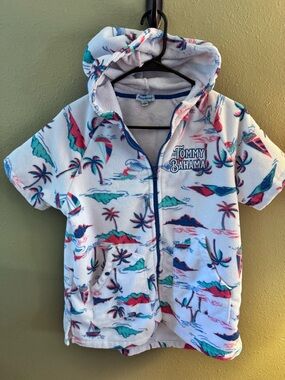 Tommy Bahama Kids Zip up swim cover/towel